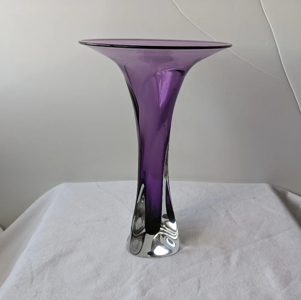 Jonathan Winfisky 1992 Signed Hand Blown Purple Art Glass Trumpet Vase Vintage